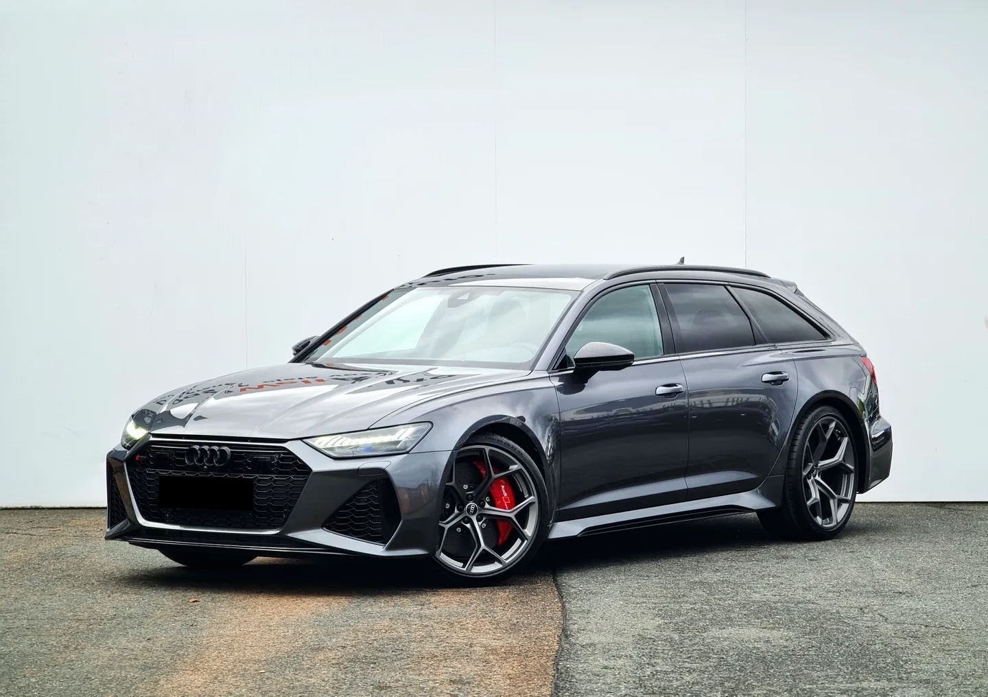 Audi RS6 Performance Avant | české předváděcí auto skladem| supersportovní benzínový kombík | V8 biturbo 630 koní | maximální výbava | české auto | nákup online | auto eshop | AUTOiBUY.com